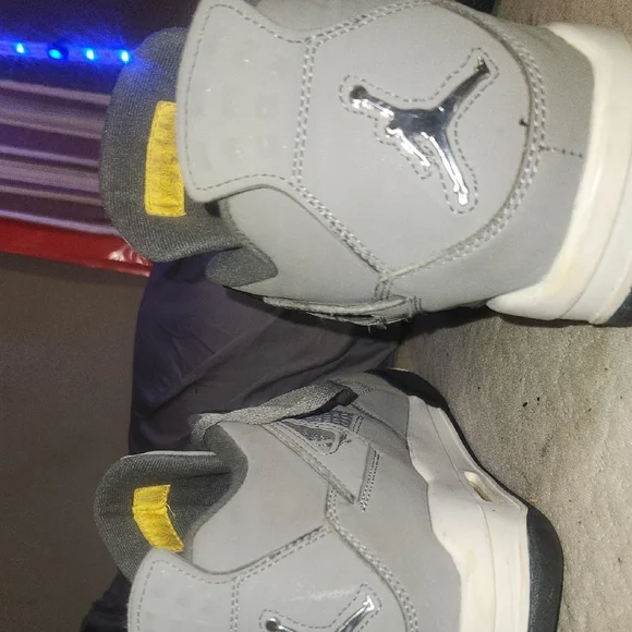 Jordan Gray Sneakers Mid-Top Nubuck Sneakers